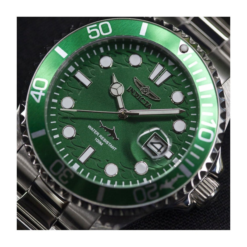 Reloj de cuarzo Pro Diver Invicta para hombre con correa de acero inoxidable, modelo 30020, diseño sofisticado y funcional