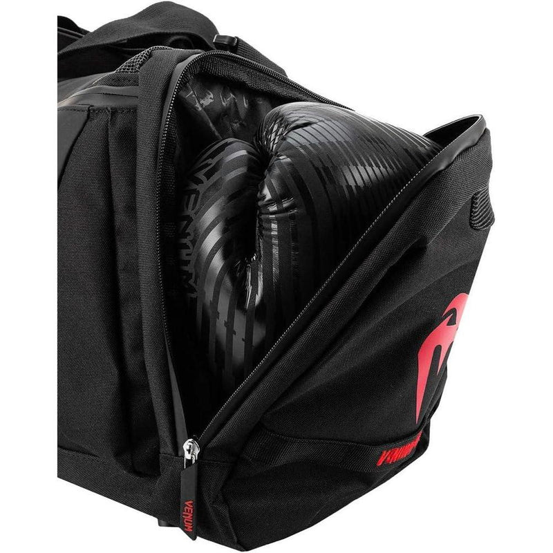 Venum Bolsa Deportiva Trainer Lite Evo con Gran Capacidad, Ideal para Deportes de Combate, con Bolsillos Laterales y Correa Acolchada