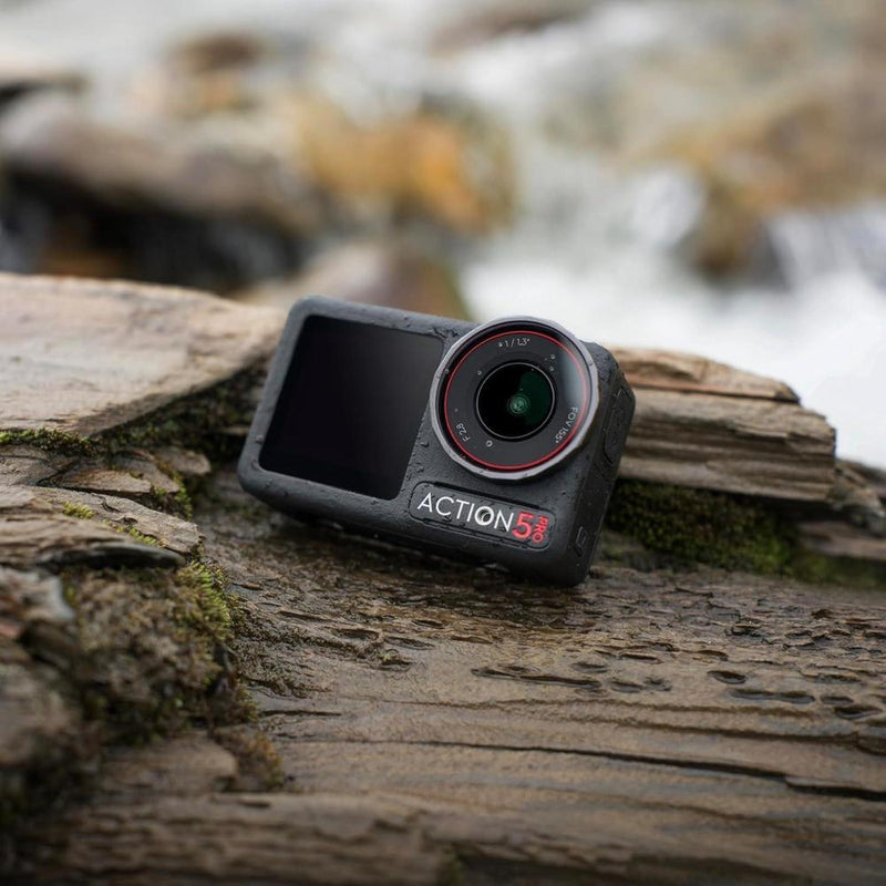DJI Osmo Action 5 Pro Essential Combo, cámara de acción sumergible con sensor avanzado, video 4K, seguimiento y estabilización