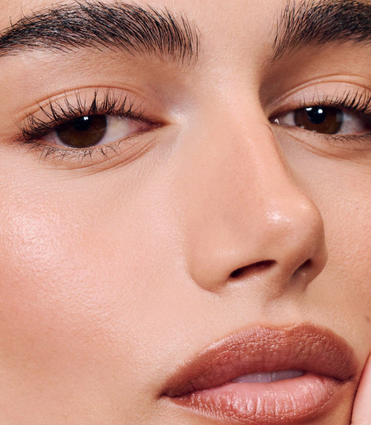 RHODE - Peptide Lip Shape COLOR Lean - marrón medio cálido