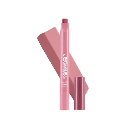 Sacheu DoubleDown Lip Definer: Labial hidratante 2 en 1 con acabado satinado enriquecido con aceites nutritivos