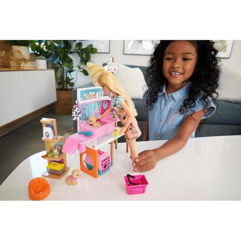 Muñeca Barbie rubia y conjunto boutique de mascotas con 4 mascotas, función de cambio de color y accesorios