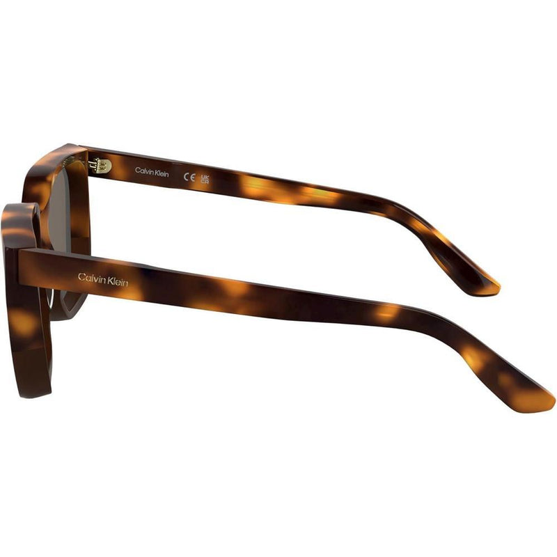 Gafas de sol cuadradas para mujer de Calvin Klein, eco-amigables y elegantes, con acetato renovado y logotipo discreto