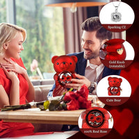 Romántico oso de rosas con rosa preservada