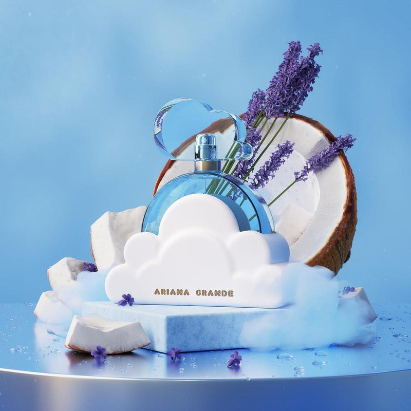Ariana Grande Cloud Eau de Parfum, fragancia cálida gourmand con notas de lavanda, coco, vainilla y pera para mujeres