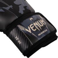 Guantes de boxeo Venum Impact con espuma de triple densidad y cierre de velcro para protección extra en entrenamientos
