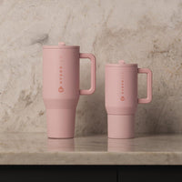 HydroJug Botella de agua infantil aislada, resistente con popote, asa y diseño a prueba de fugas, ideal para toda ocasión