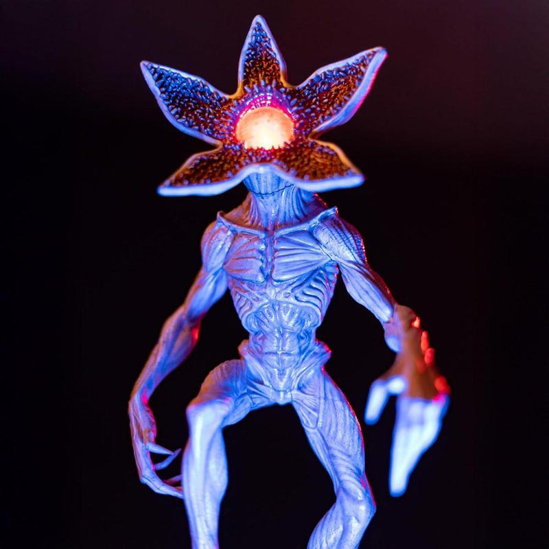 Lámpara Stranger Things con figura Demogorgon, edición coleccionista. Producto oficial de Netflix, alimentado por USB y batería