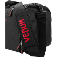 Venum Bolsa Deportiva Trainer Lite Evo con Gran Capacidad, Ideal para Deportes de Combate, con Bolsillos Laterales y Correa Acolchada