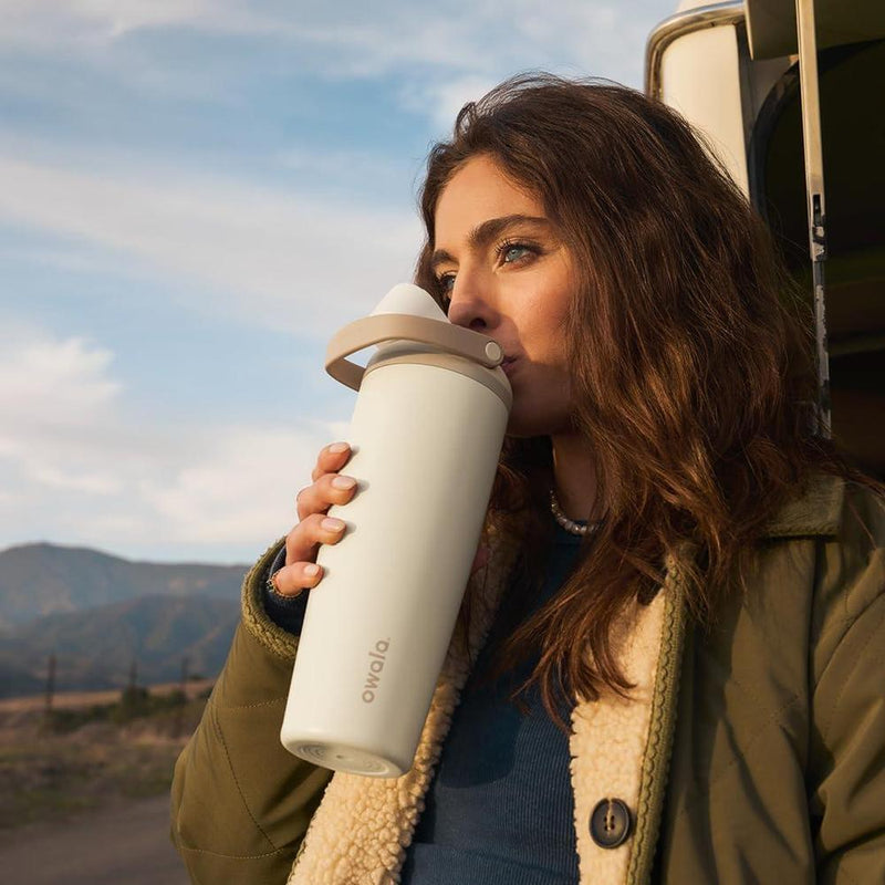 Botella de agua Owala FreeSip Sway aislada de acero inoxidable con boquilla 2 en 1, pajita y asa de transporte, para deportes y viajes