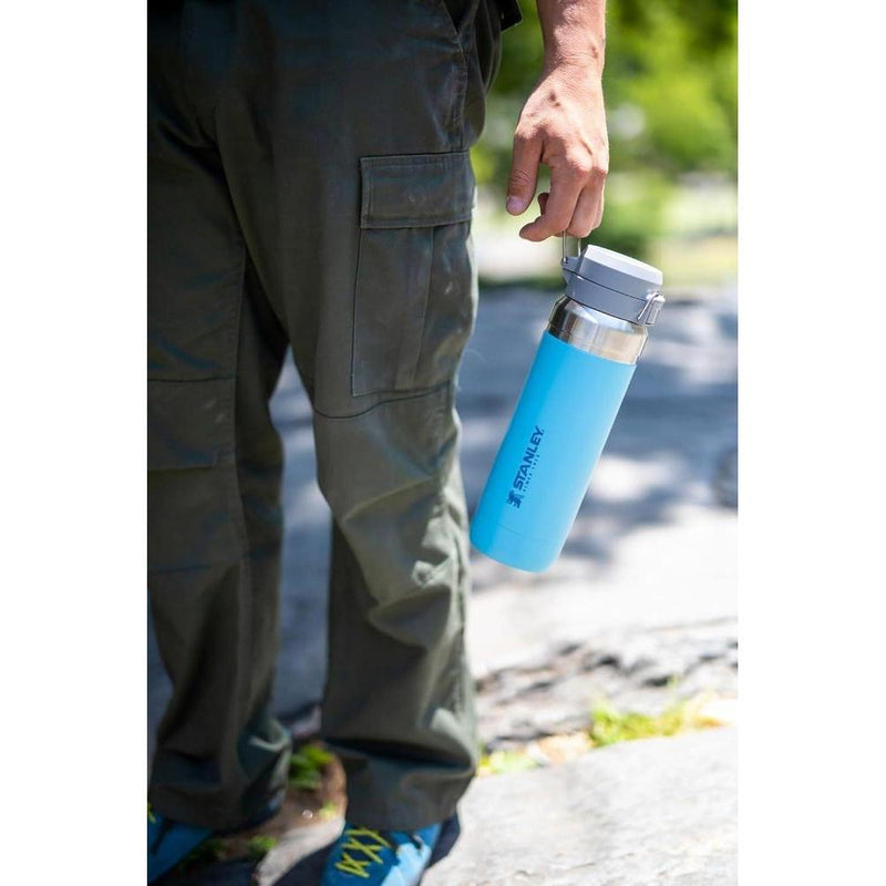 Stanley Quick Flip GO, botella de agua de acero inoxidable a prueba de fugas, diseño plegable para viajes y deportes