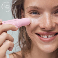 TULA Skin Care Bálsamo para ojos Rose Glow - Tratamiento de círculos oscuros, hidrata e ilumina instantáneamente