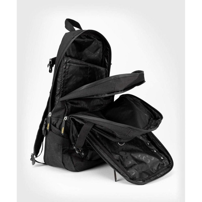 Mochila Venum Challenger Pro Evo con diseño ergonómico, correas ajustables y capacidad de 22,5 litros