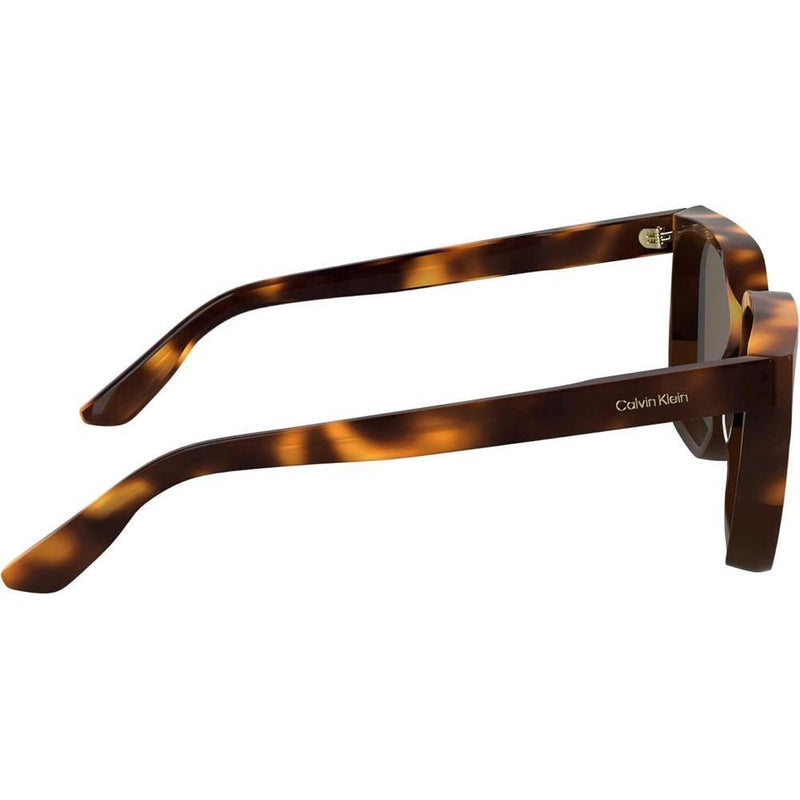 Gafas de sol cuadradas para mujer de Calvin Klein, eco-amigables y elegantes, con acetato renovado y logotipo discreto