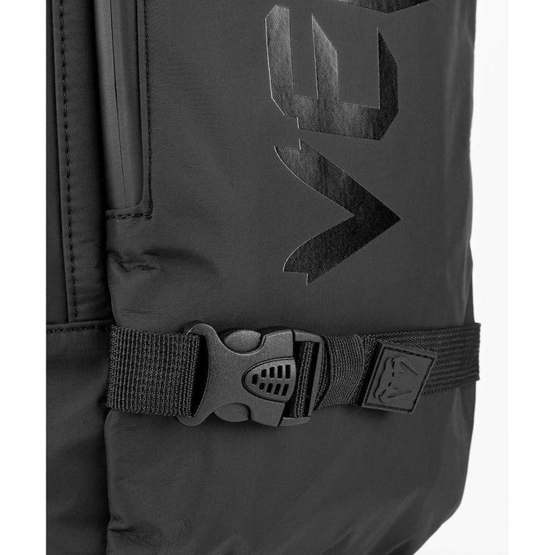 Mochila Venum Challenger Pro Evo, diseño clásico, resistente al agua, ideal para deportes de combate