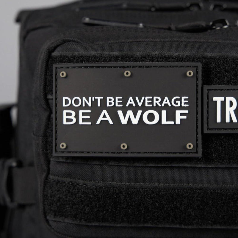 WOLFpak Mochila Negro Alpha de 25L resistente al agua, ideal para viaje o uso diario, con compartimento seguro y personalizable